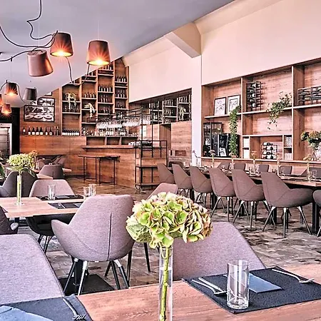 Hotel Edison Lotnisko Lawica 3*