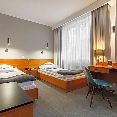 Edison Lotnisko Lawica Hotel