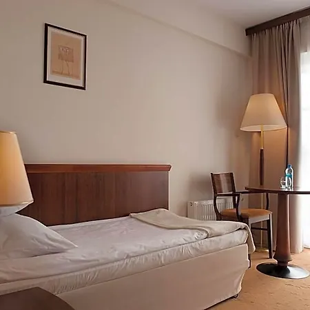 Hotel Edison Lotnisko Lawica 3*