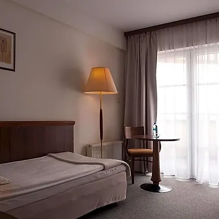 Edison Lotnisko Lawica Hotel 3*