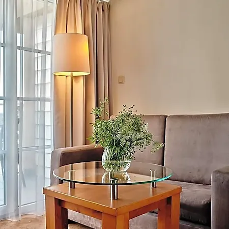 Edison Lotnisko Lawica Hotel 3*