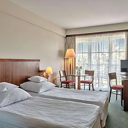 Edison Lotnisko Lawica Hotel