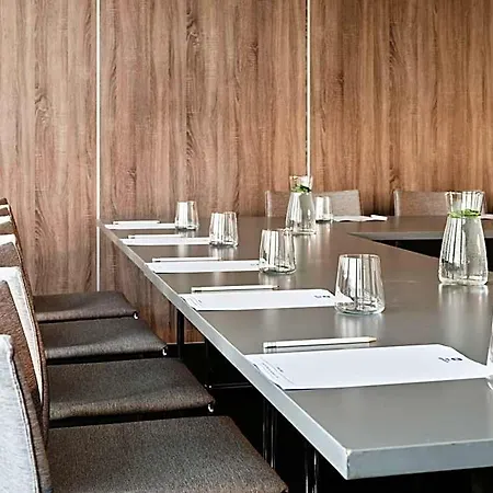 Edison Lotnisko Lawica Hotel 3*