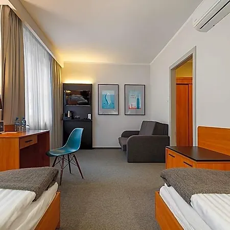 Edison Lotnisko Lawica Hotel 3*