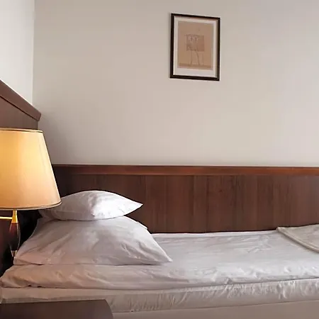 Hotel Edison Lotnisko Lawica 3*