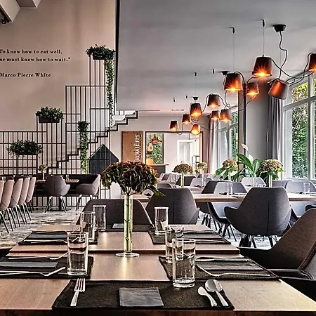 Edison Lotnisko Lawica Hotel